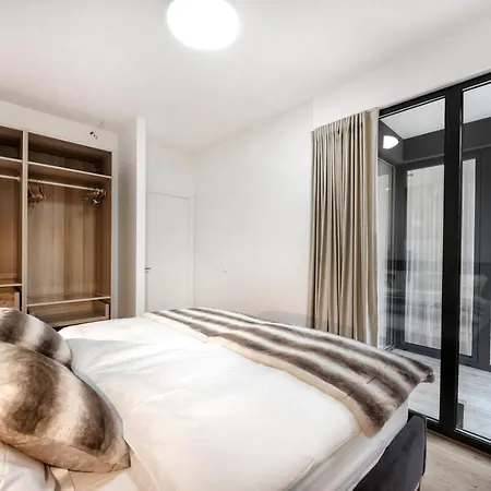 Apartment Elegant 1-bedroom Hradeckega